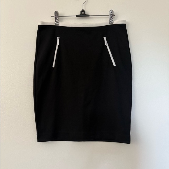 MICHAEL Michael Kors Black Knit Pencil Skirt with White Zippers and Trim - Picture 6 of 7